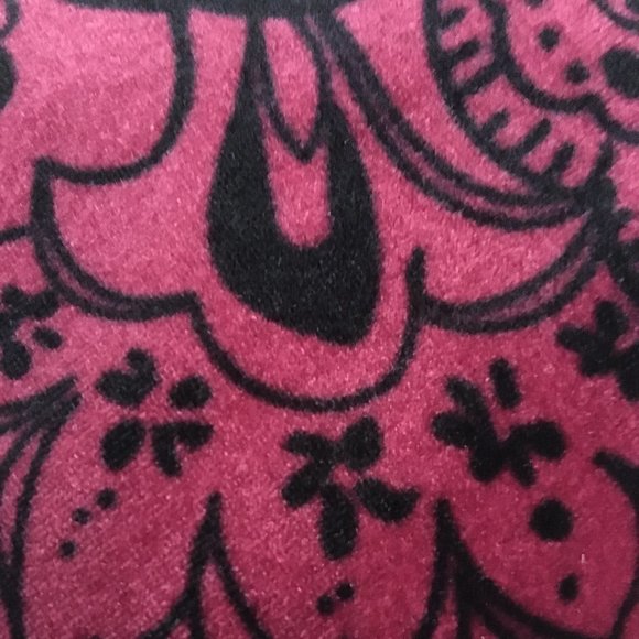Beautiful velour top with paisley design 5x - Picture 4 of 5